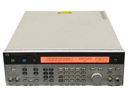 Agilent / Keysight 8642B Synthesized Signal Generator, 100 kHz to 2100 MHz