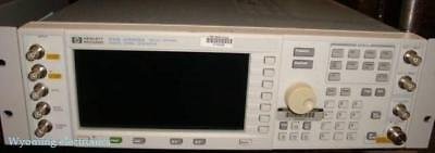 HP ESG-D3000A Digital Signal Generator W/Opt. 1e5, 1eh