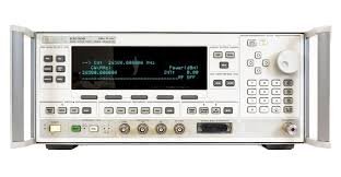 Agilent 83630B Synthesized Signal Generator 10MHz W 001 +002+008+8ZE