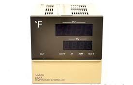 OMRON E5AX-A-F 1/4 DIN Temperature Controller